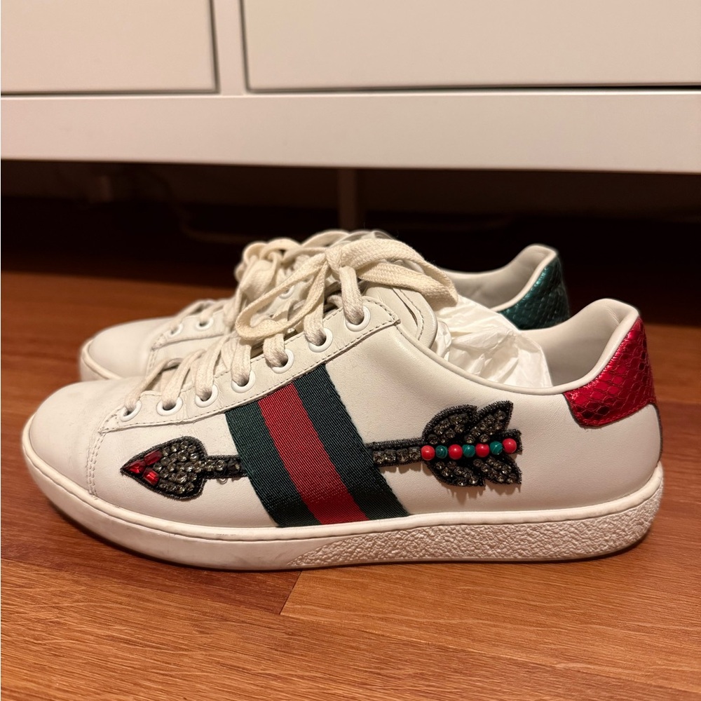 Authentic Gucci Women’s Ace Embroidered Arrow Sneakers